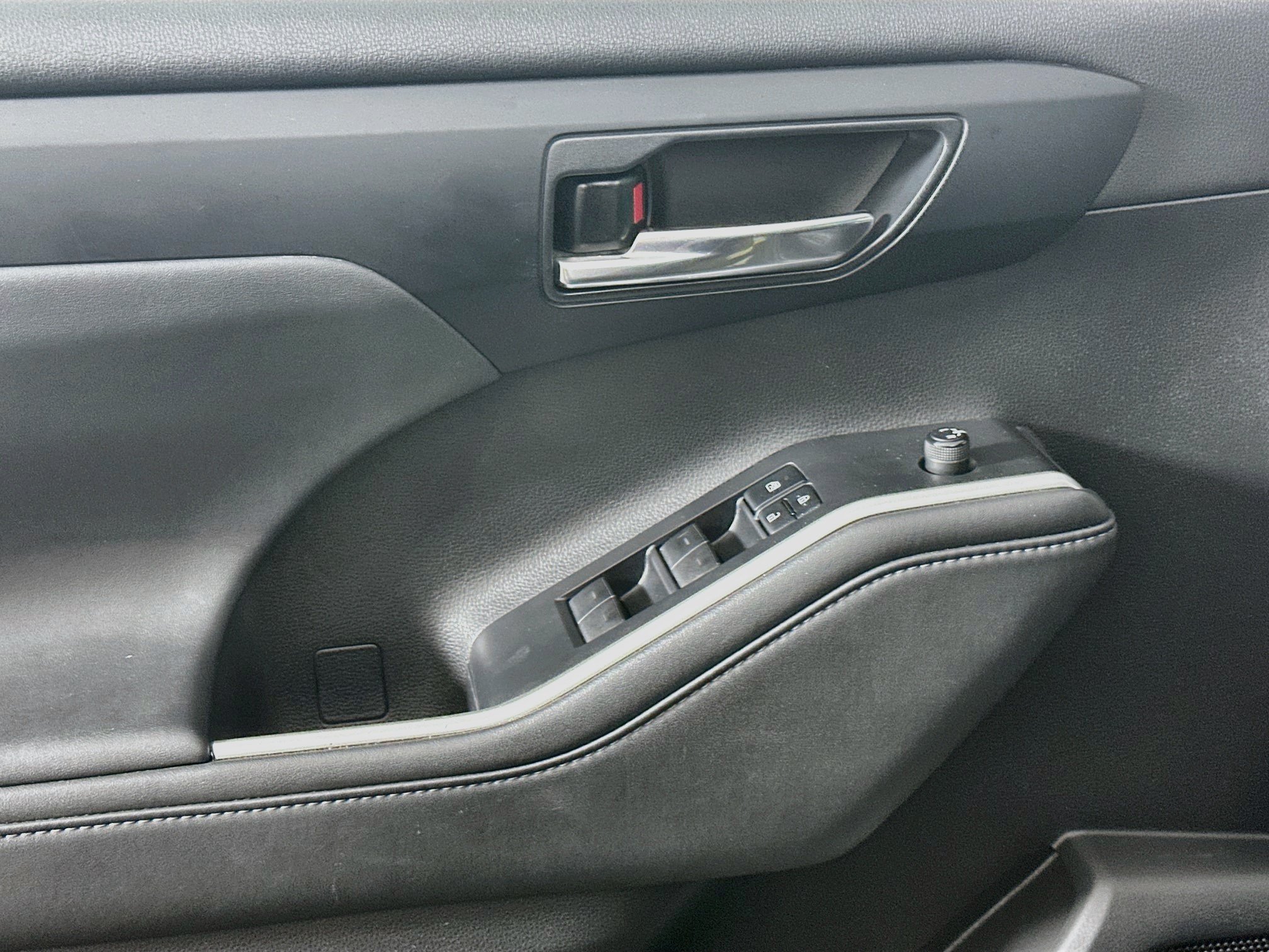 Used 2022 Toyota Highlander XLE FWD image 15