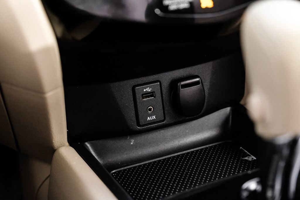 Used 2015 Nissan Rogue SV image 25