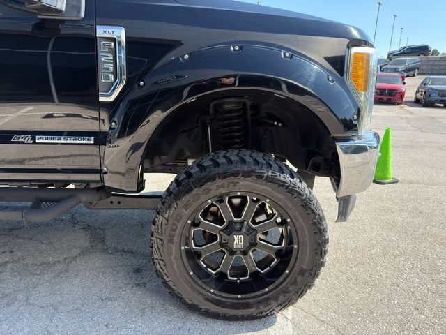 Used 2017 Ford F250 XLT w/ XLT Premium Package AWD/4WD image 9