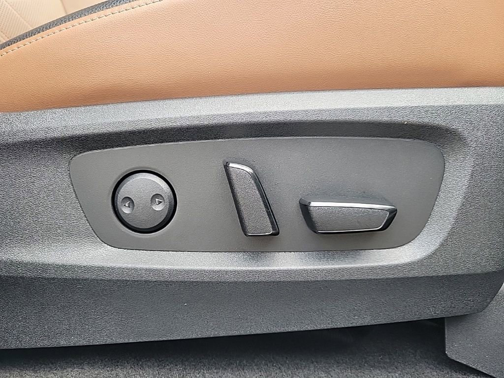 Used 2023 Nissan Pathfinder Platinum w/ Cargo Package image 14