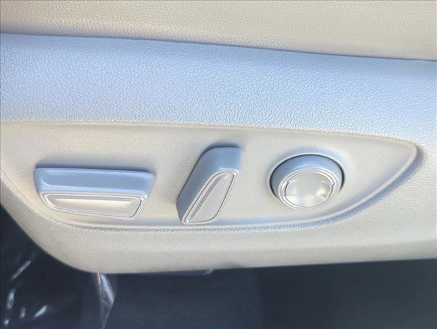 Used 2021 Toyota Highlander Limited FWD image 11