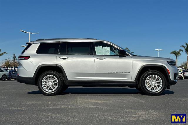 Used 2023 Jeep Grand Cherokee L Laredo w/ Trailer Tow Group (B) image 3