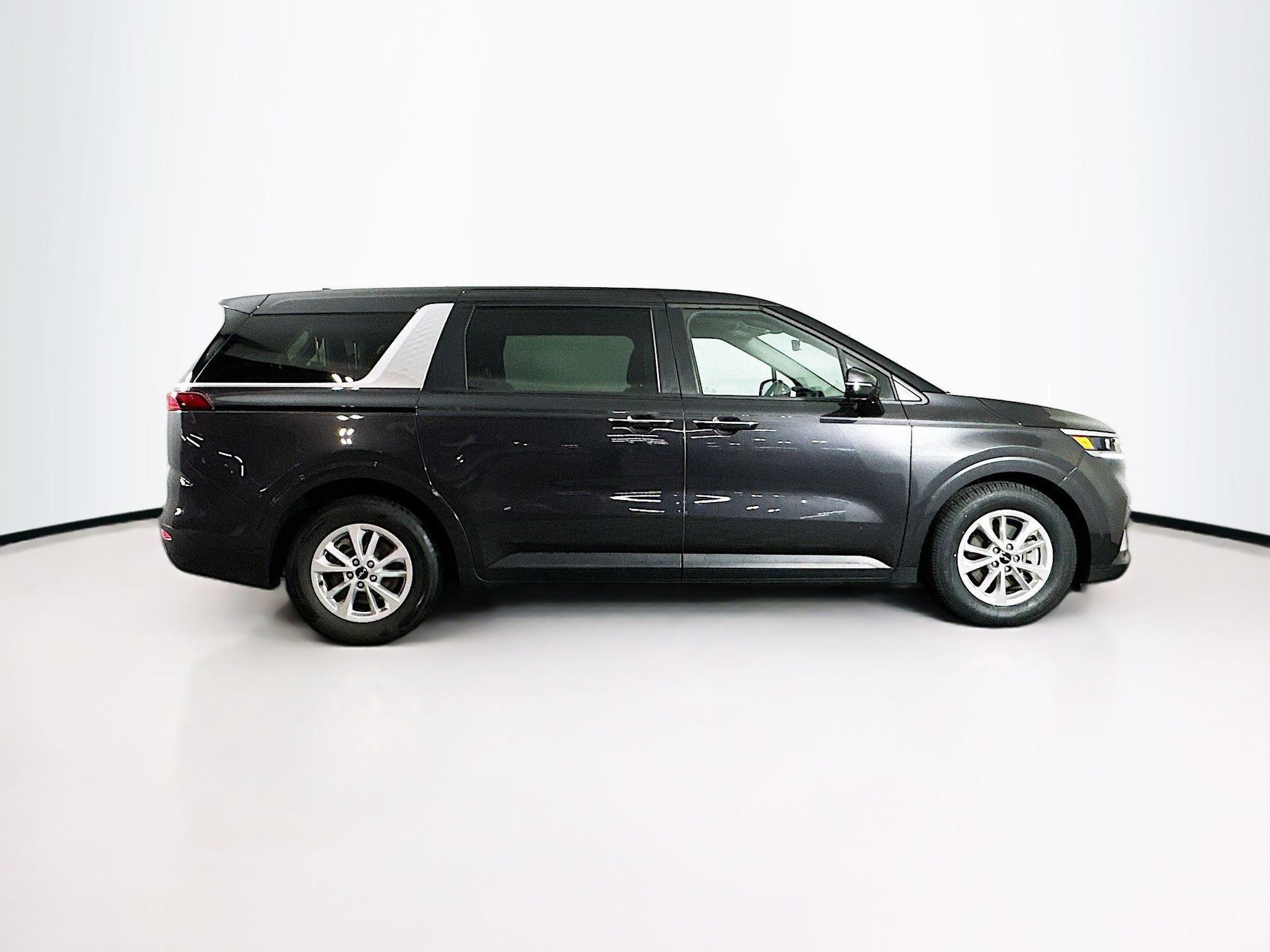 Used 2024 Kia Carnival LX image 10