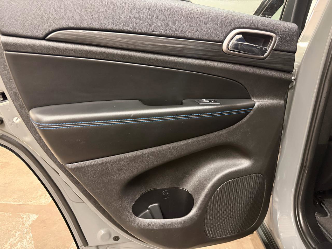 Used 2019 Jeep Grand Cherokee Laredo RWD image 29
