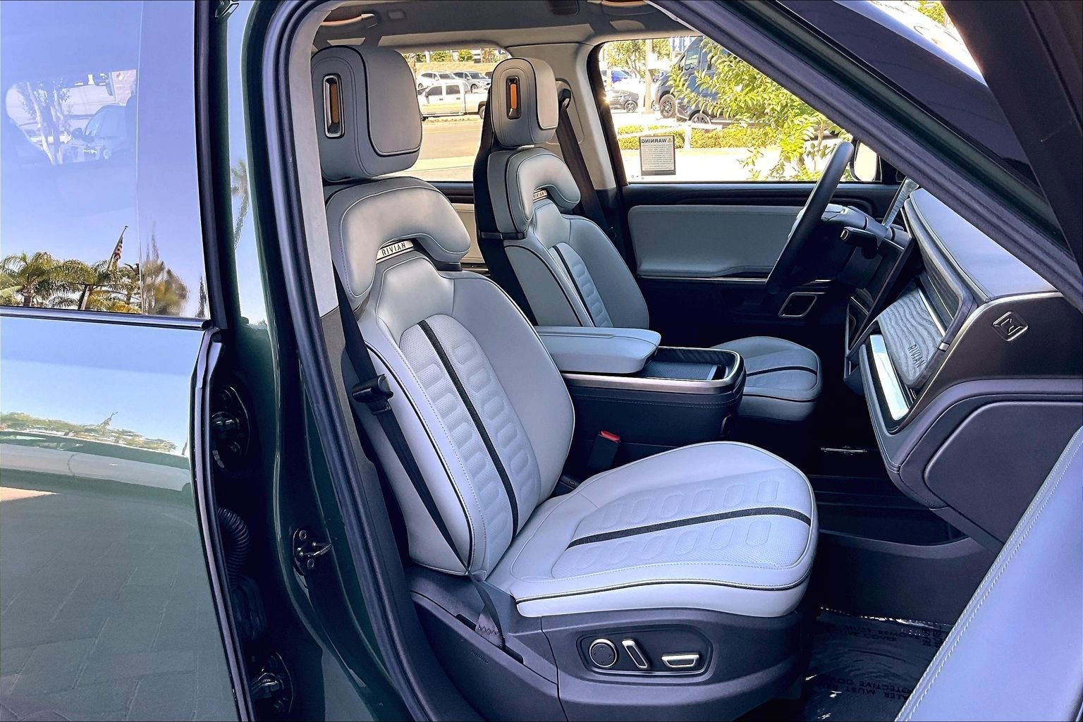 Used 2024 Rivian R1S Adventure AWD/4WD image 7