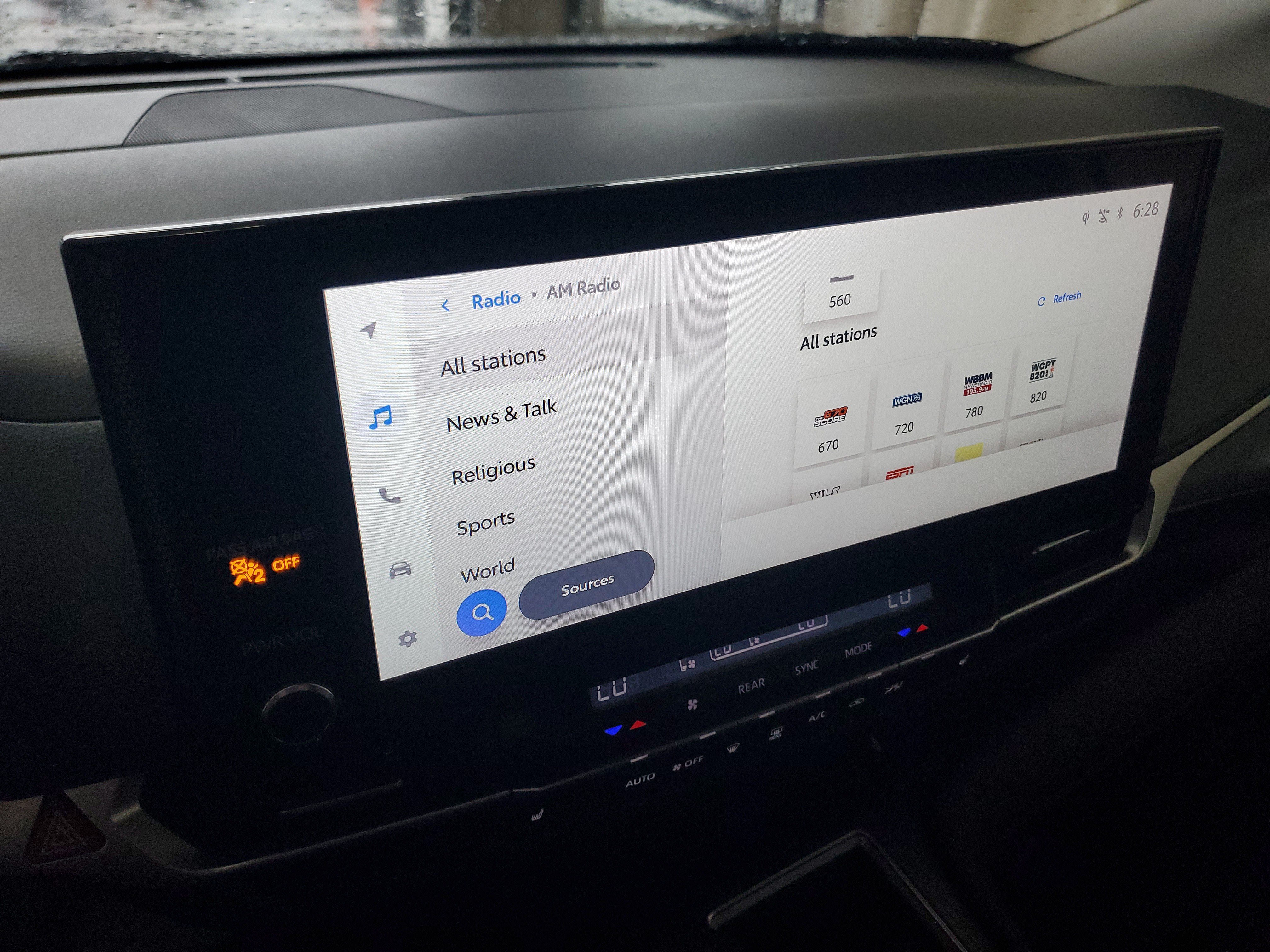 Certified 2025 Toyota Sienna XLE FWD image 32