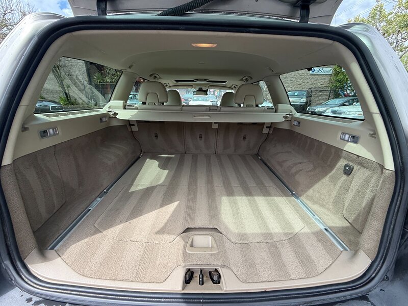 Used 2012 Volvo XC70 T6 Premier Plus image 11