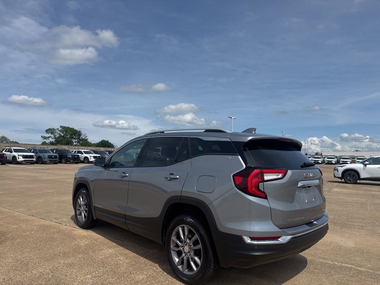 Used 2024 GMC Terrain SLT w/ Infotainment Package II AWD/4WD image 14
