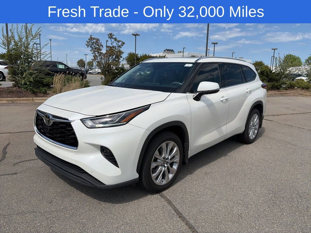 Used 2021 Toyota Highlander Limited image 1