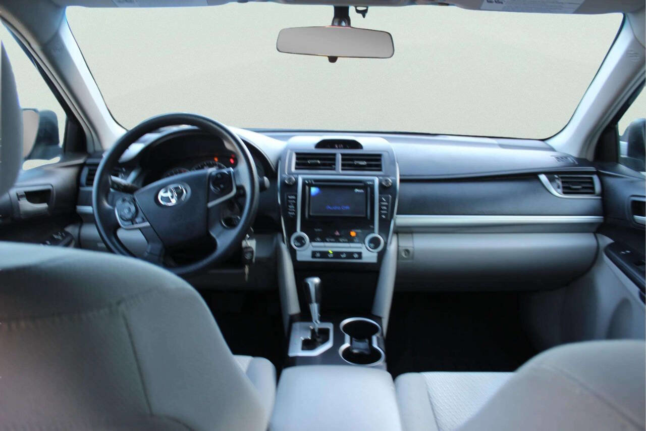 Used 2012 Toyota Camry LE FWD image 8
