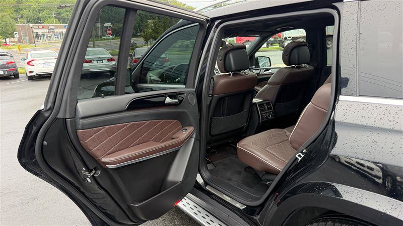 Used 2016 Mercedes-Benz GL 550 4MATIC image 43