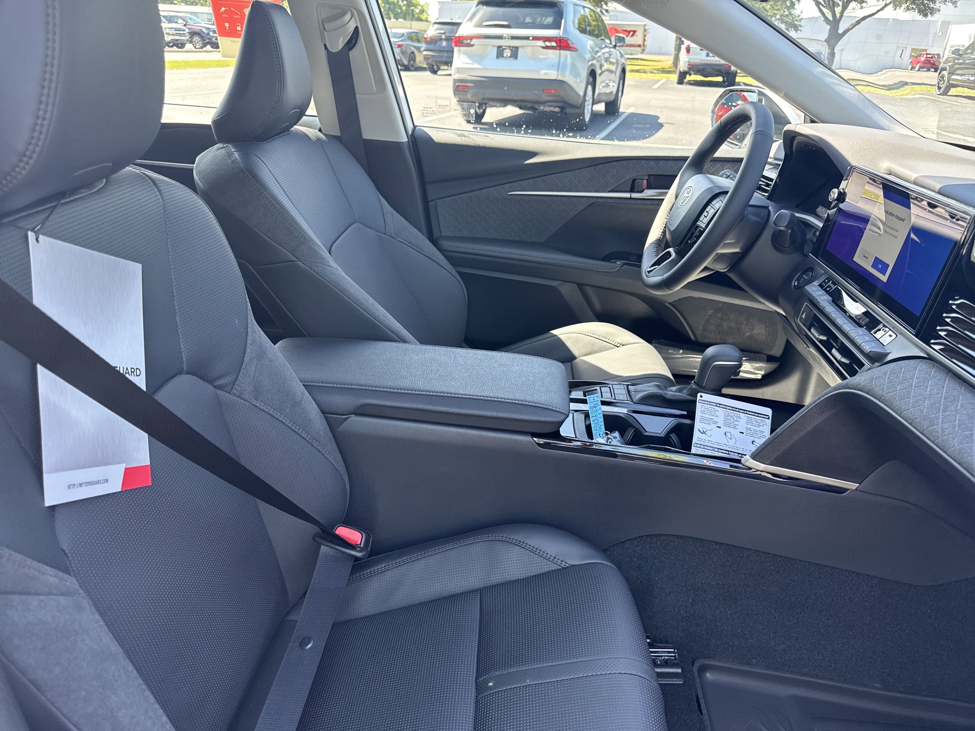 Used 2025 Toyota Camry XLE FWD image 31