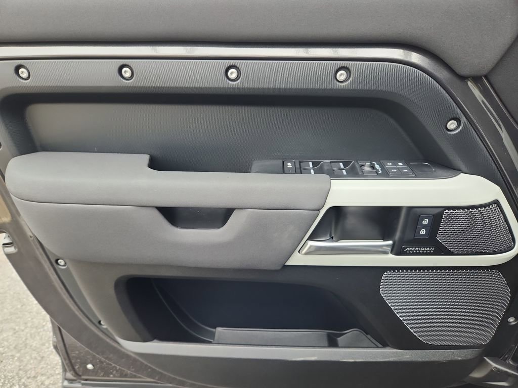 Used 2023 Land Rover Defender 110 X-Dynamic SE image 23