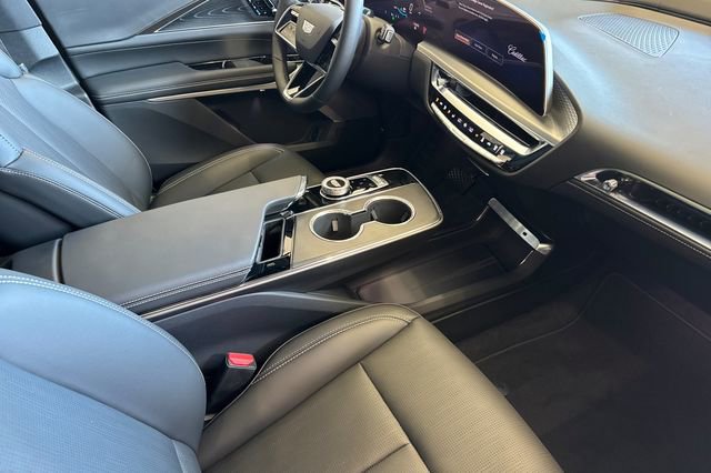 New 2026 Cadillac Lyriq Signature Sport w/ LPO, Floor Liner Package image 16