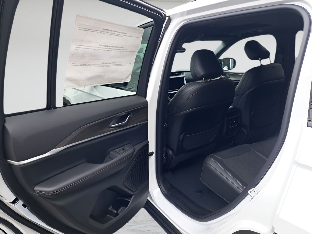 New 2026 Jeep Grand Cherokee 4WD image 12