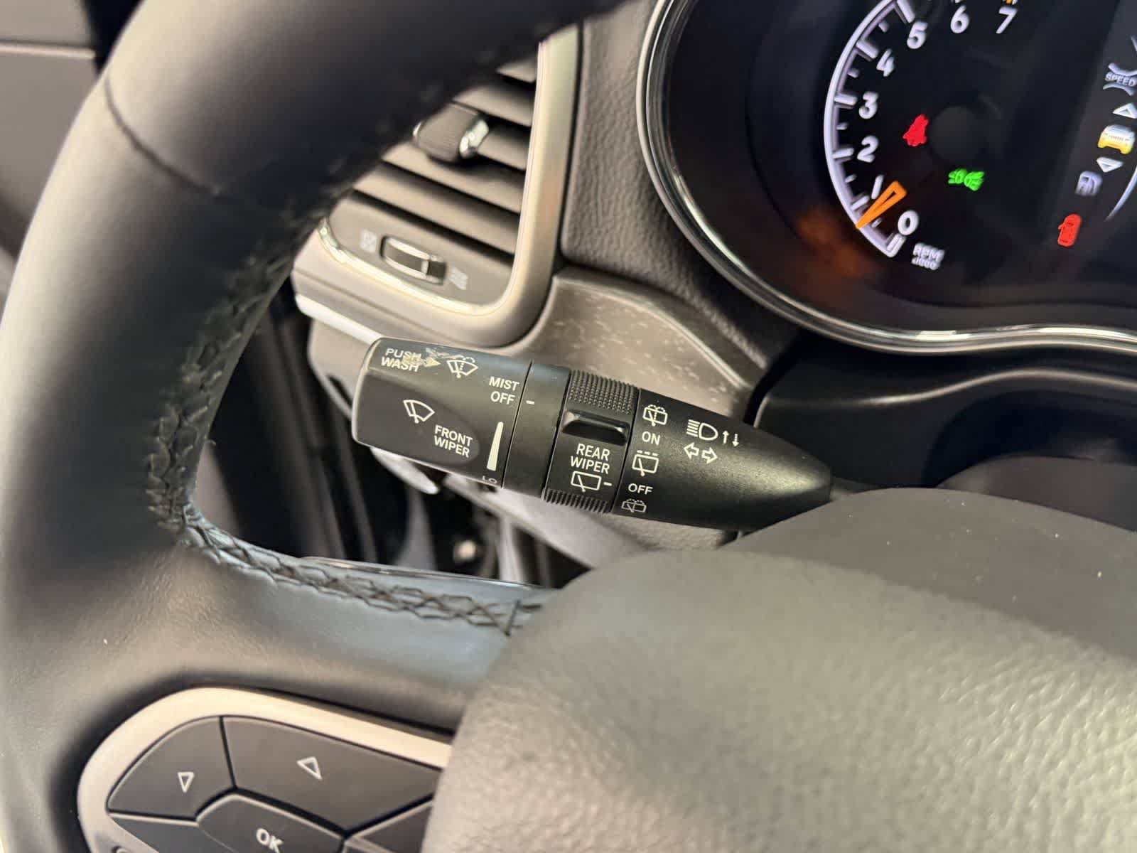 Used 2018 Jeep Grand Cherokee Limited AWD/4WD image 16