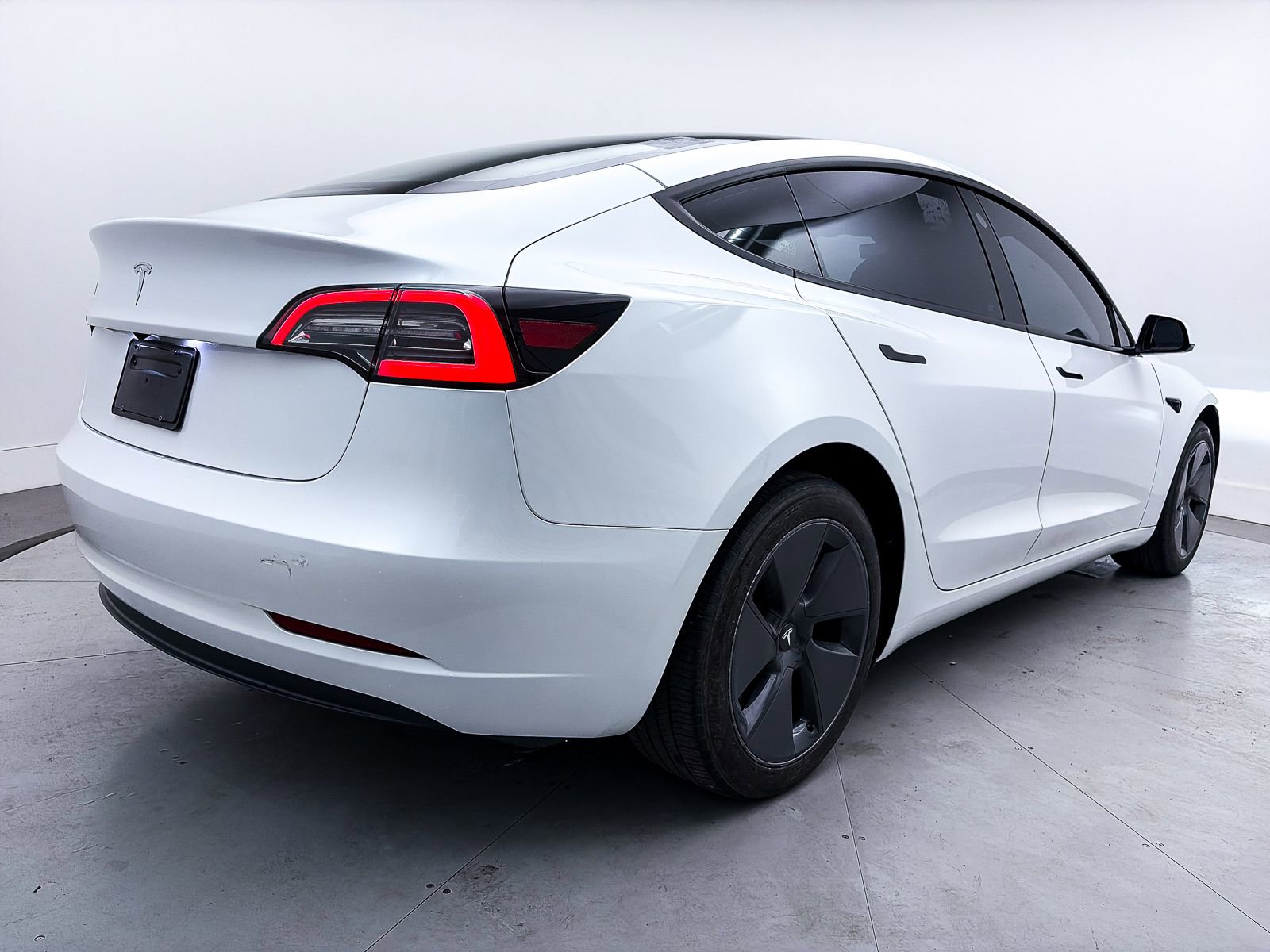 Used 2023 Tesla Model 3 Standard Range image 15