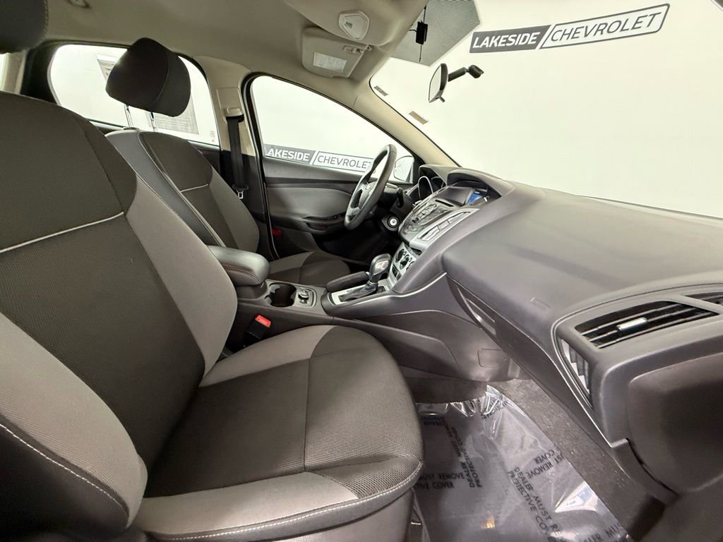 Used 2014 Ford Focus SE w/ SE Winter Package image 16