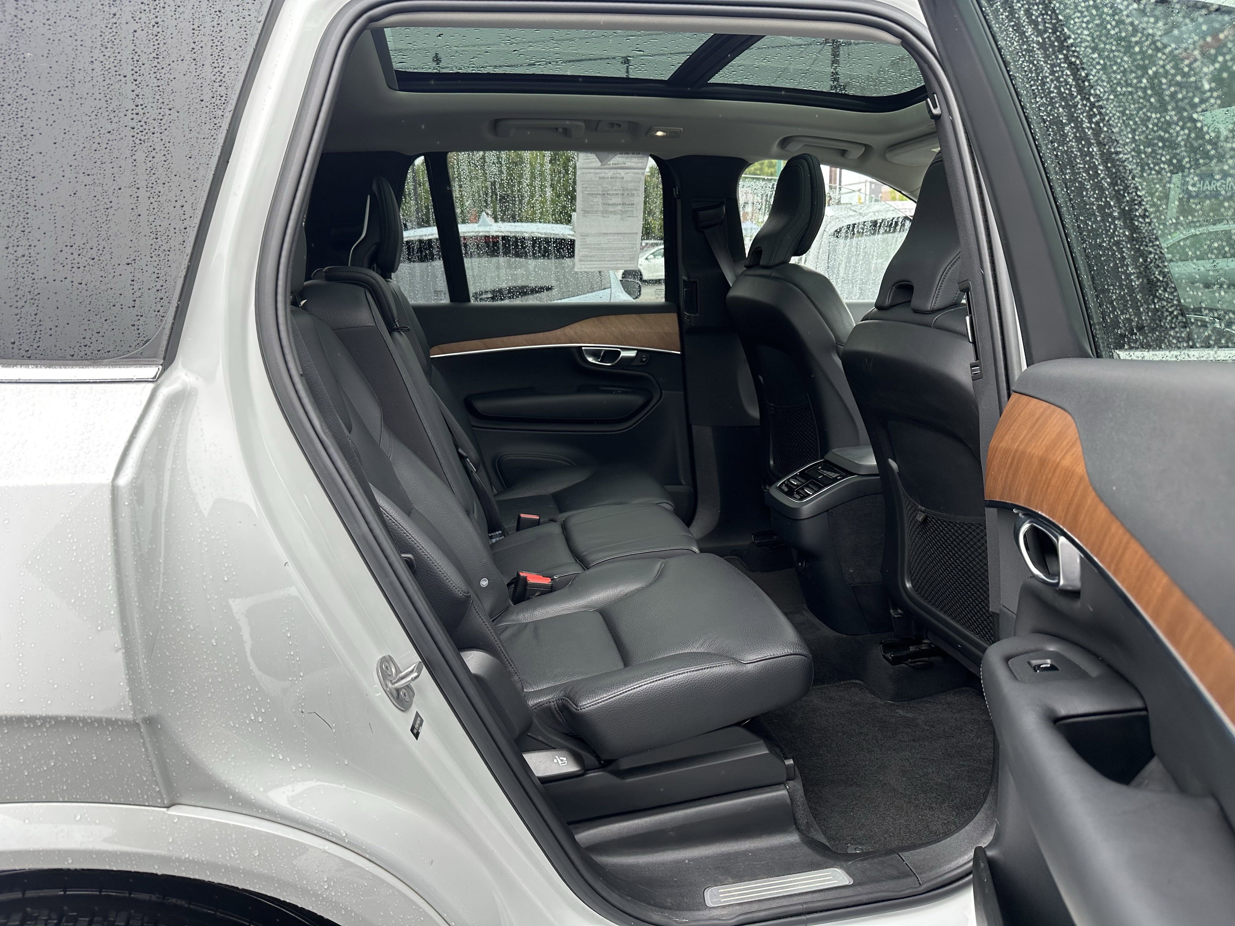 Used 2023 Volvo XC90 B5 Plus image 12