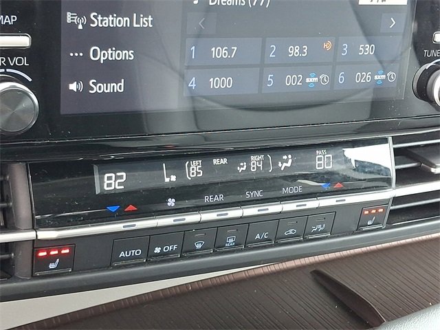 Used 2024 Toyota Sienna XLE image 18