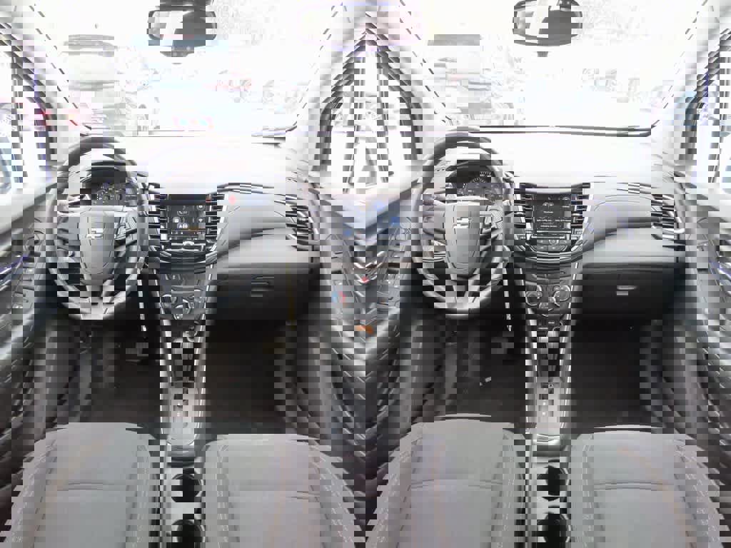 Used 2018 Chevrolet Trax LS image 17