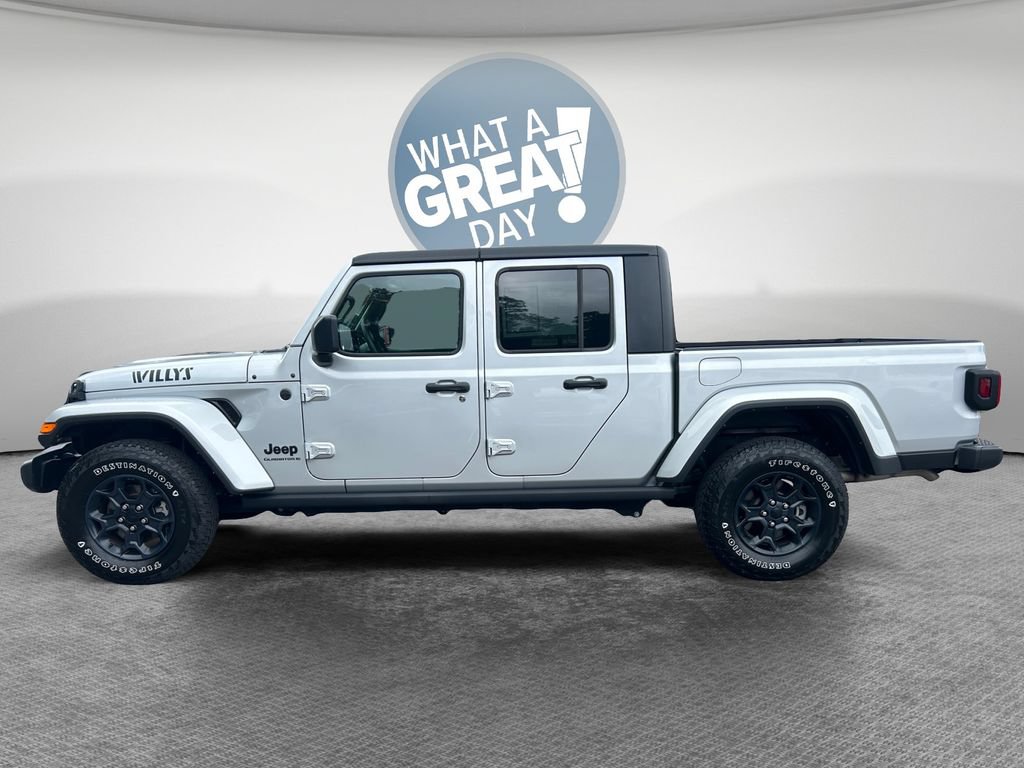 Certified 2023 Jeep Gladiator Sport AWD/4WD image 7
