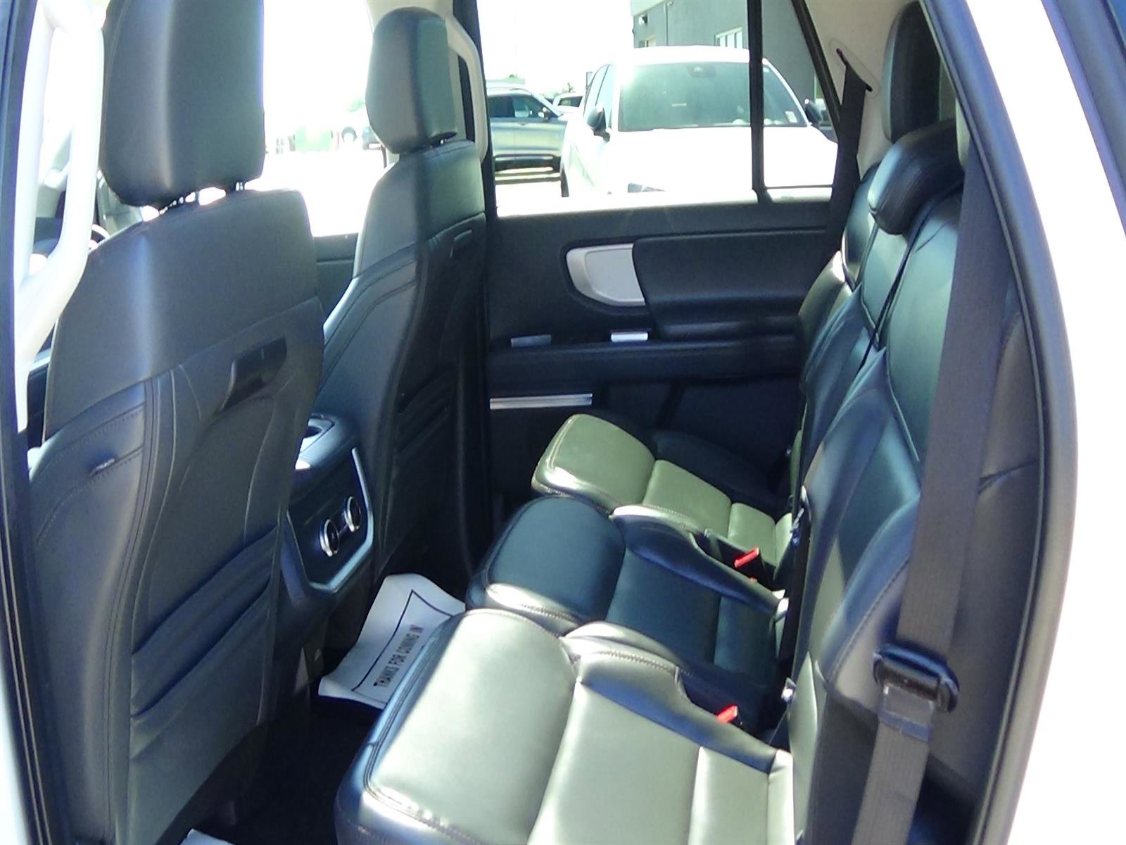 Used 2025 Ford Expedition Active AWD/4WD image 14