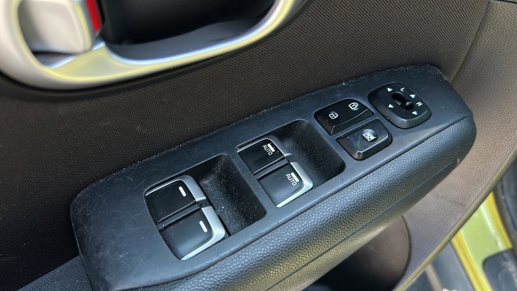 Used 2018 Kia Soul + FWD image 12