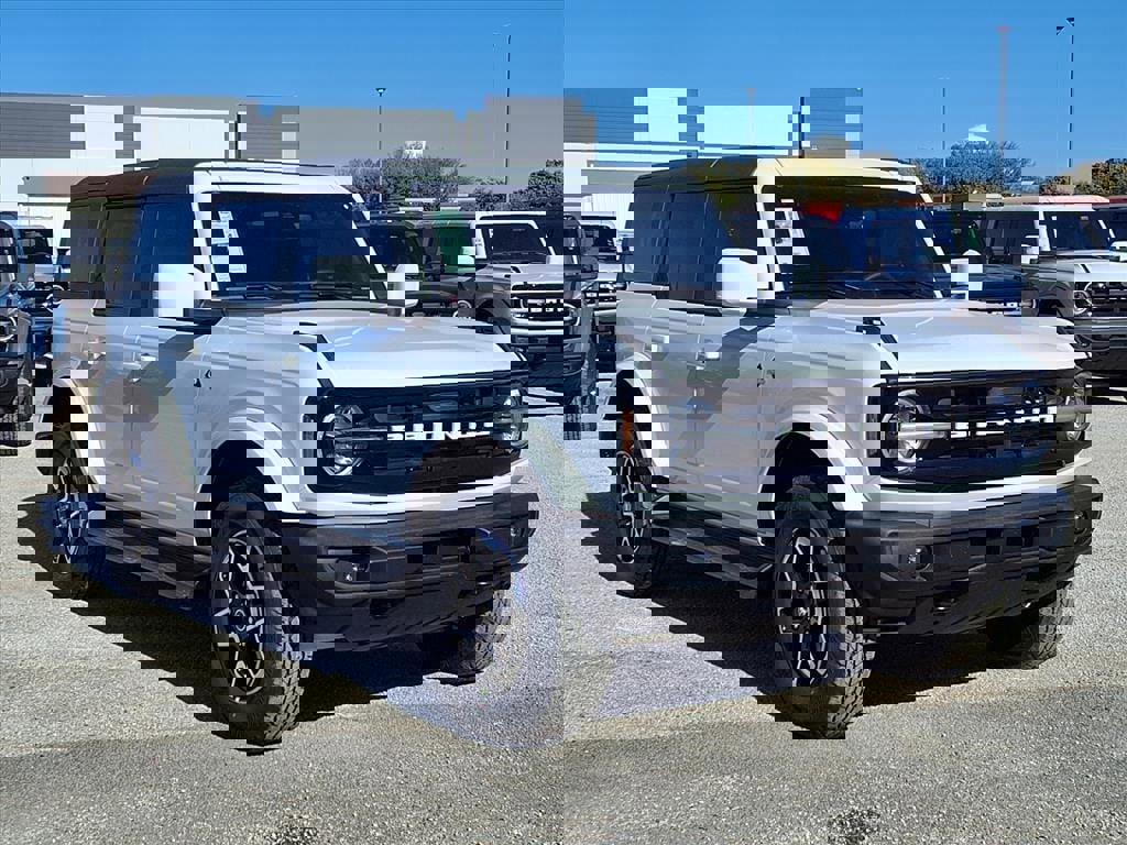 New 2025 Ford Bronco Outer Banks image 3