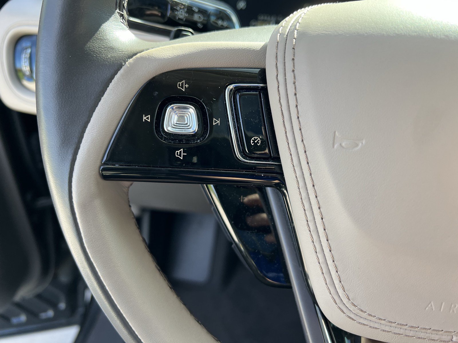 Used 2024 Lincoln Aviator Reserve w/ Elements Package Plus RWD image 19