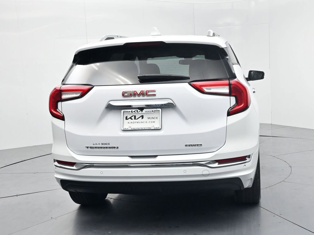 Used 2023 GMC Terrain Denali w/ Denali Premium Package AWD/4WD image 7
