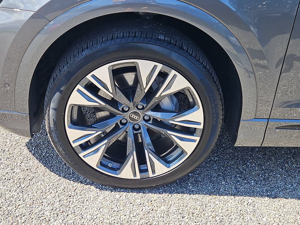 Certified 2025 Audi Q8 Premium Plus AWD/4WD image 7