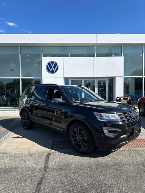 Used 2017 Ford Explorer XLT w/ XLT Technology Feature Bundle