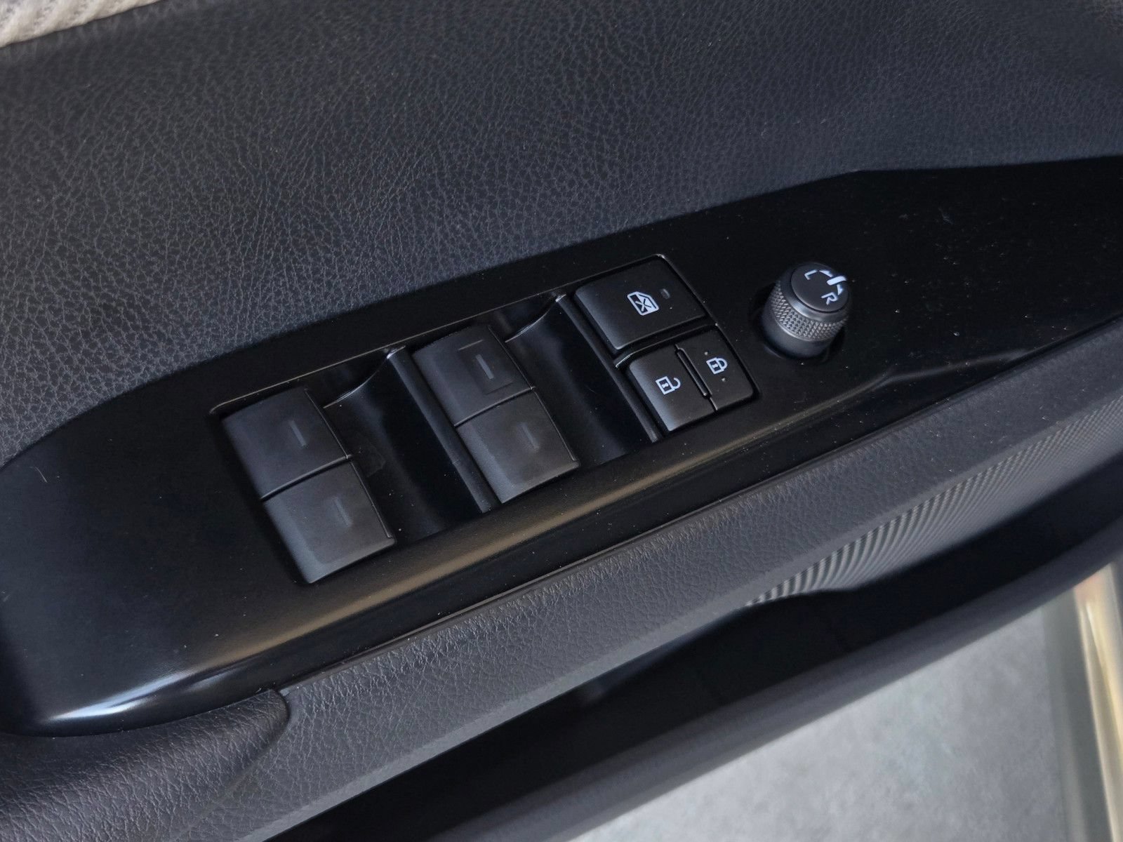 Used 2026 Toyota Camry SE FWD image 10