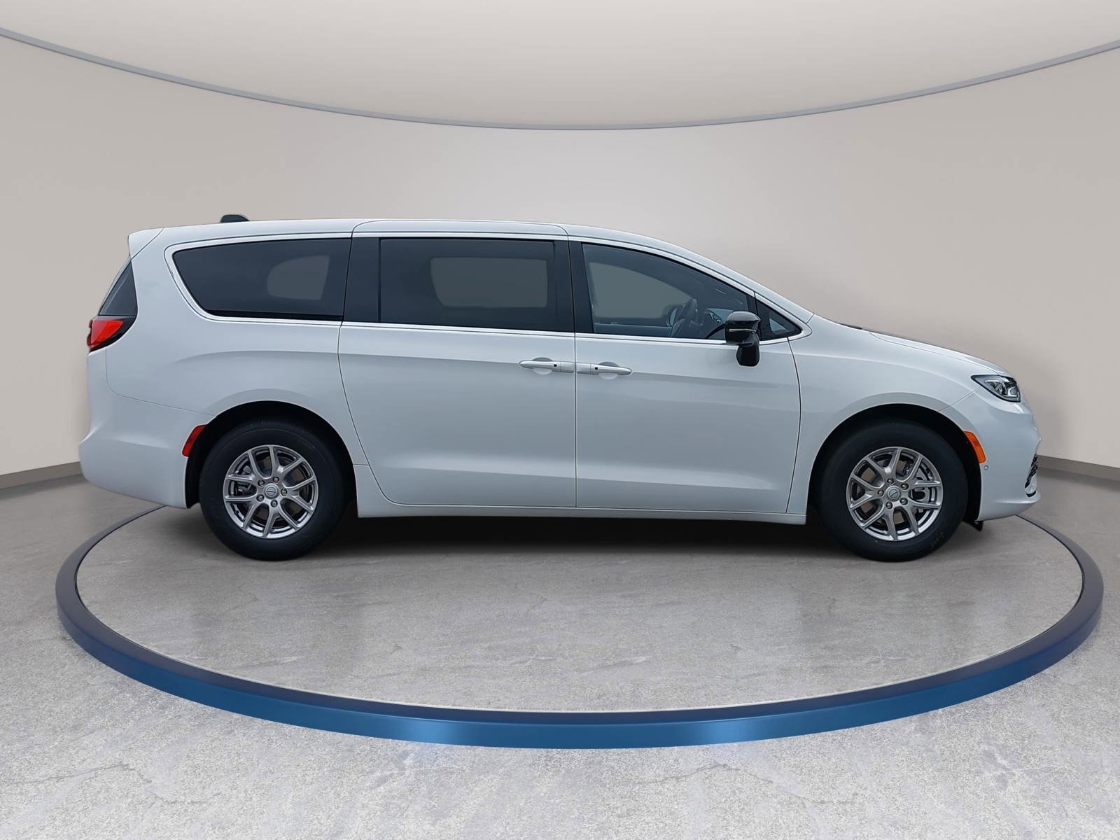 New 2026 Chrysler Pacifica Select image 4