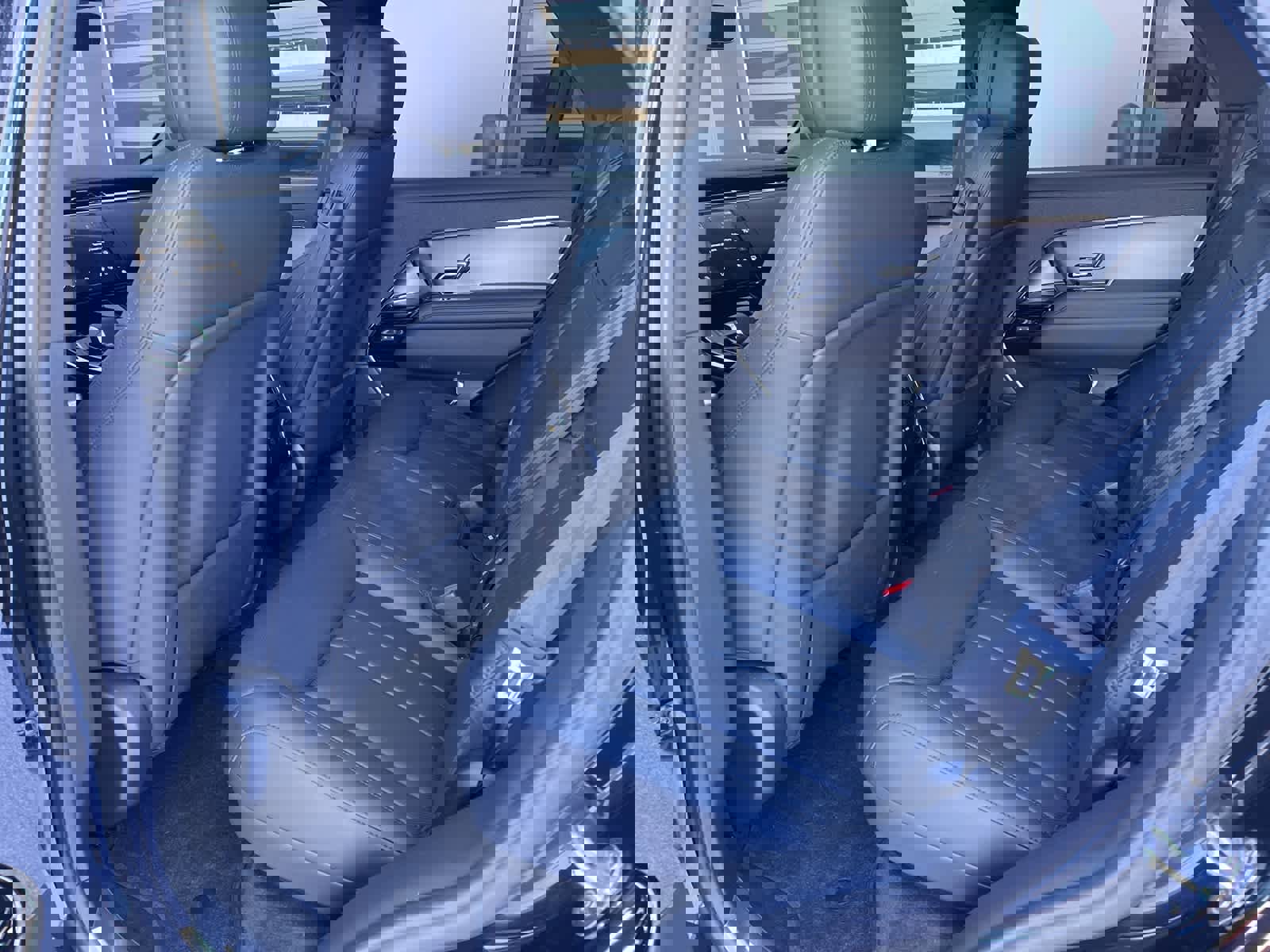 Used 2025 Land Rover Range Rover Sport Dynamic SE image 17