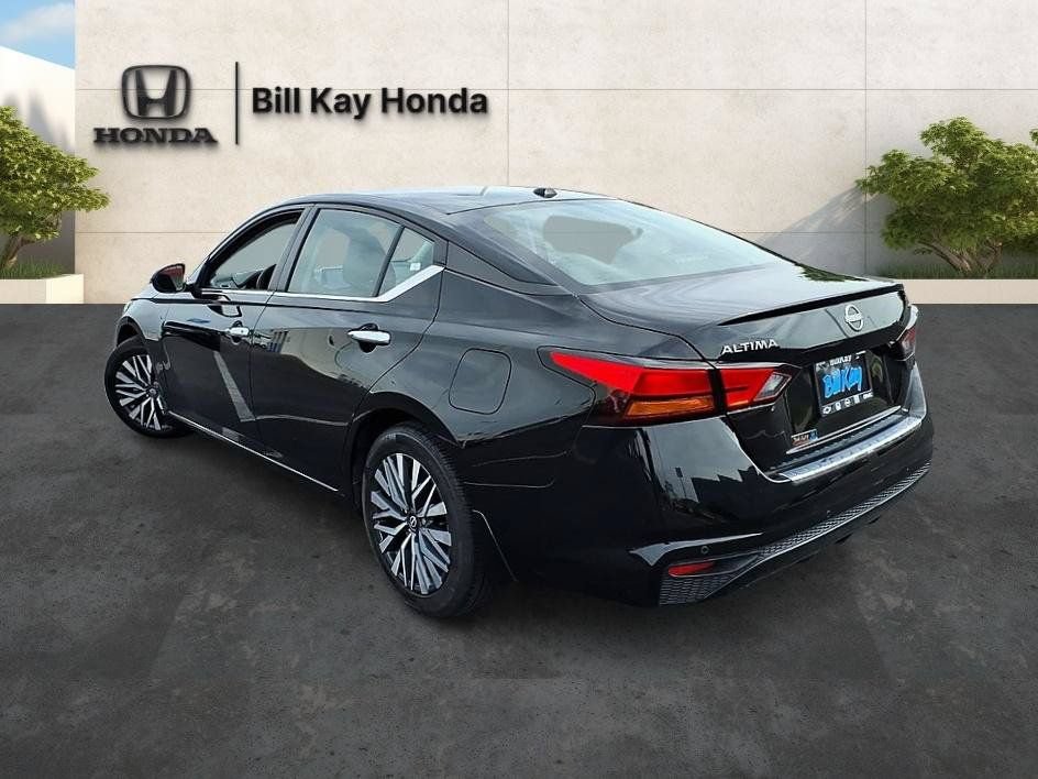 Used 2023 Nissan Altima 2.5 SV FWD image 6
