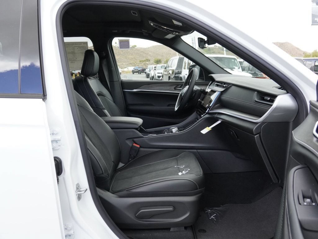 New 2026 Jeep Grand Cherokee Altitude AWD/4WD image 24
