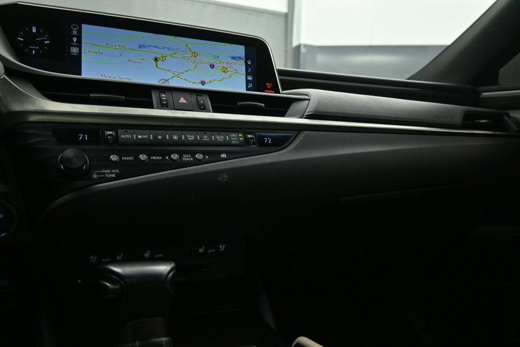Used 2019 Lexus ES 300h w/ Premium Package FWD image 18