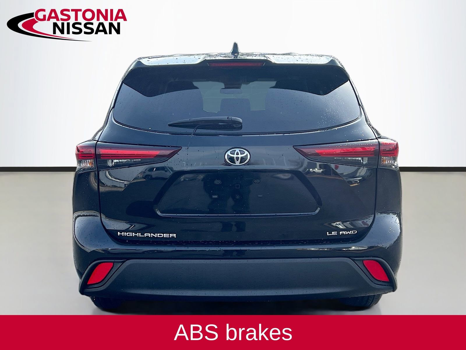 Used 2024 Toyota Highlander LE image 7