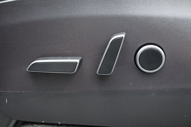 Used 2022 Tesla Model Y Long Range AWD/4WD image 12