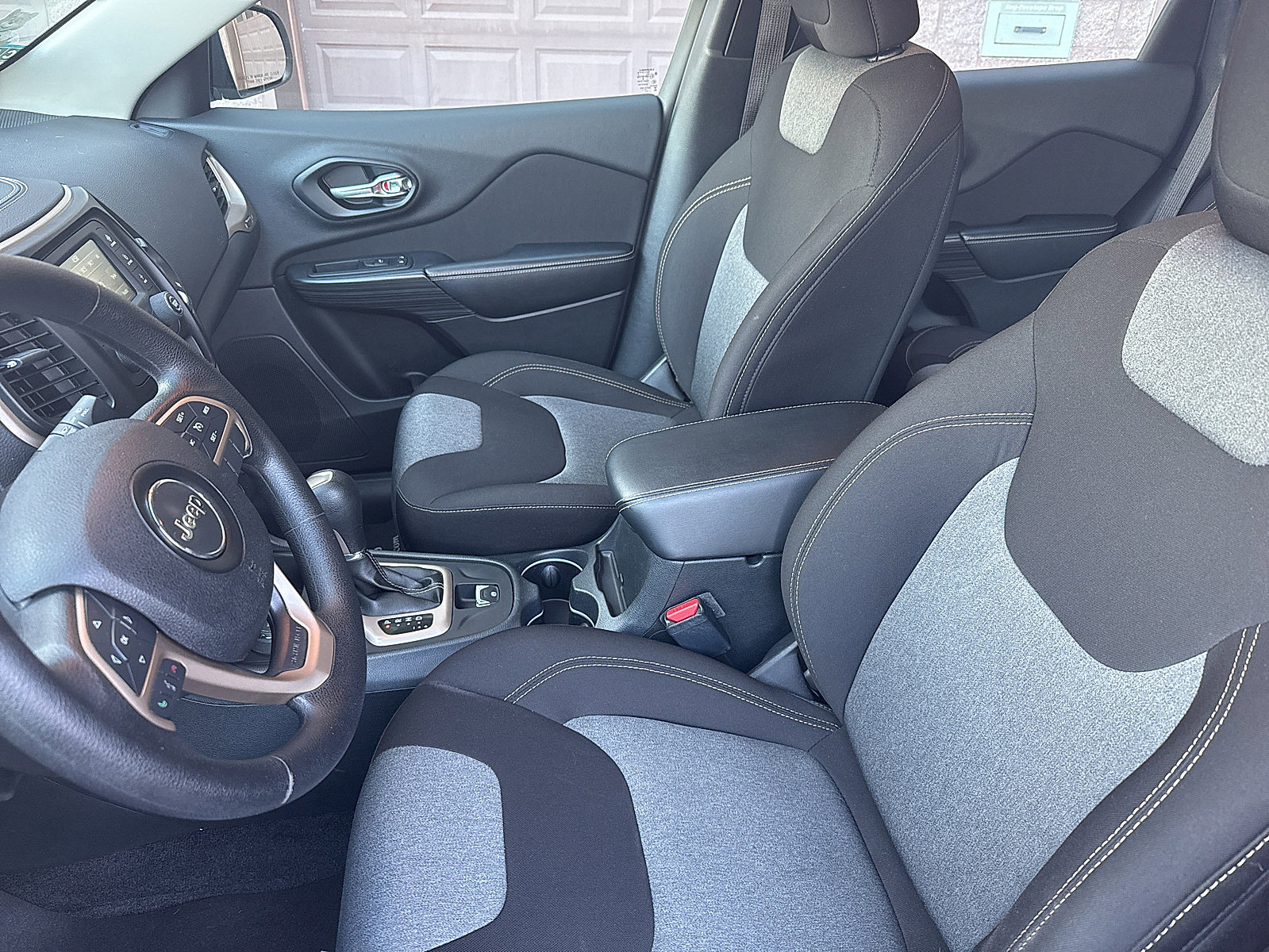 Used 2016 Jeep Cherokee Sport image 34