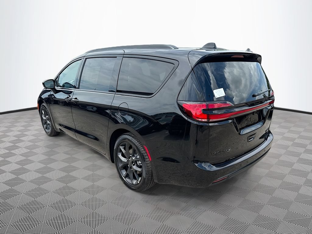 New 2027 Chrysler Pacifica Limited FWD image 7