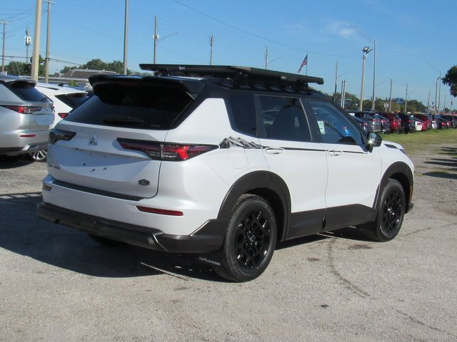 New 2025 Mitsubishi Outlander AWD image 3