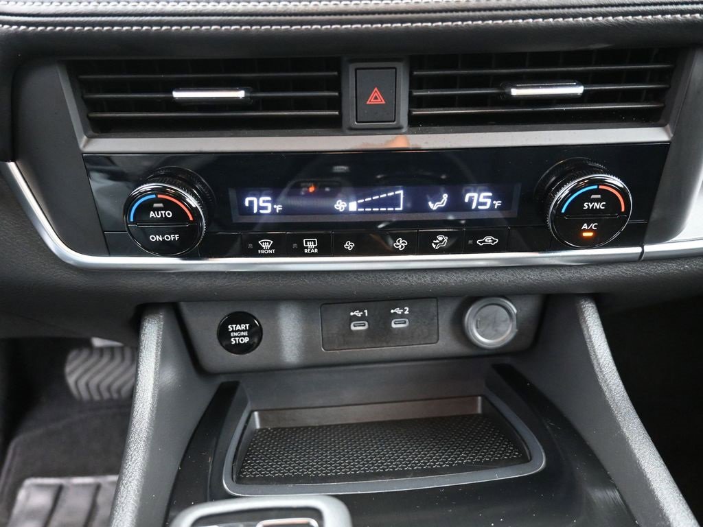 Used 2025 Nissan Rogue SV image 9