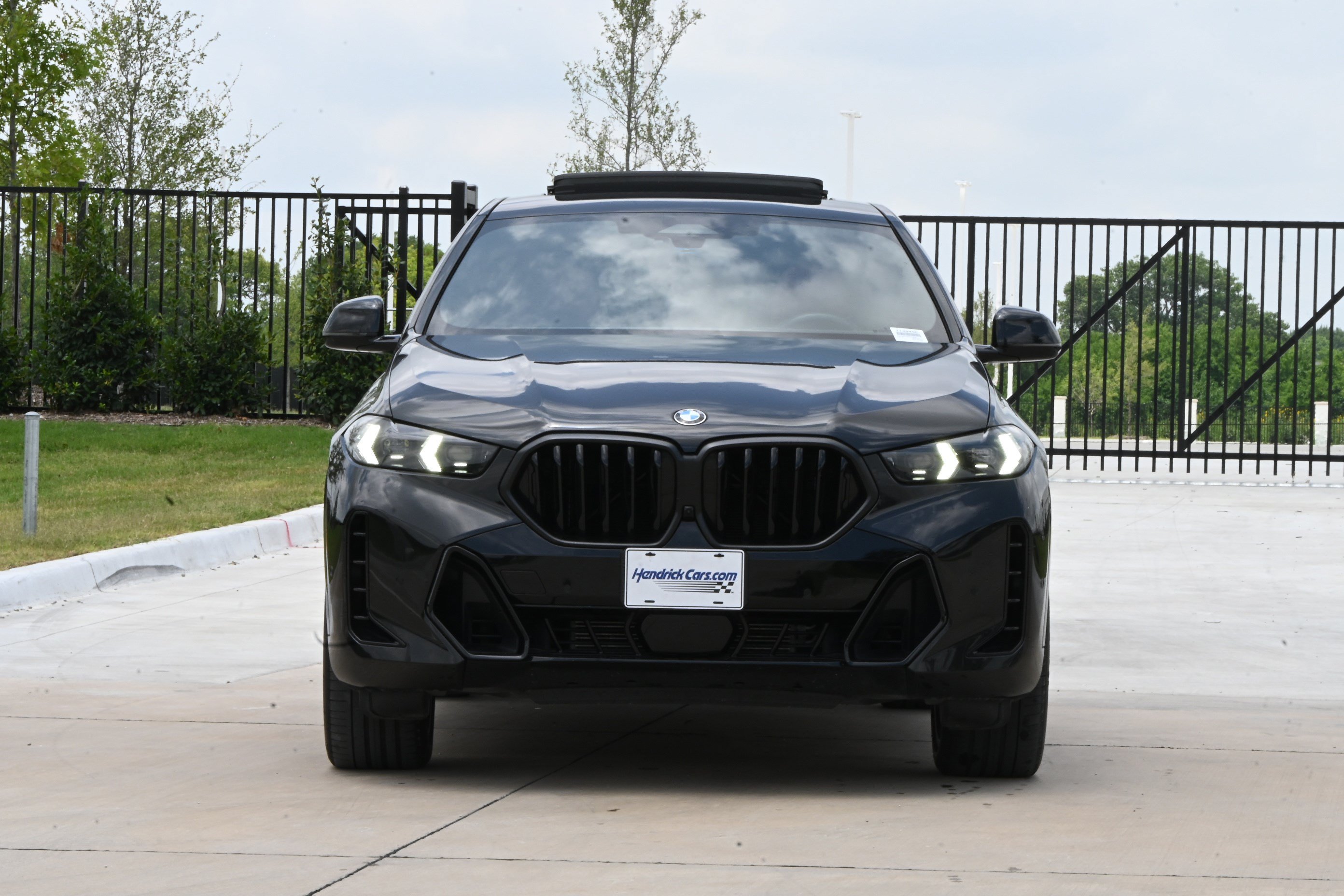 Certified 2025 BMW X6 xDrive40i w/ Executive Package AWD/4WD image 3