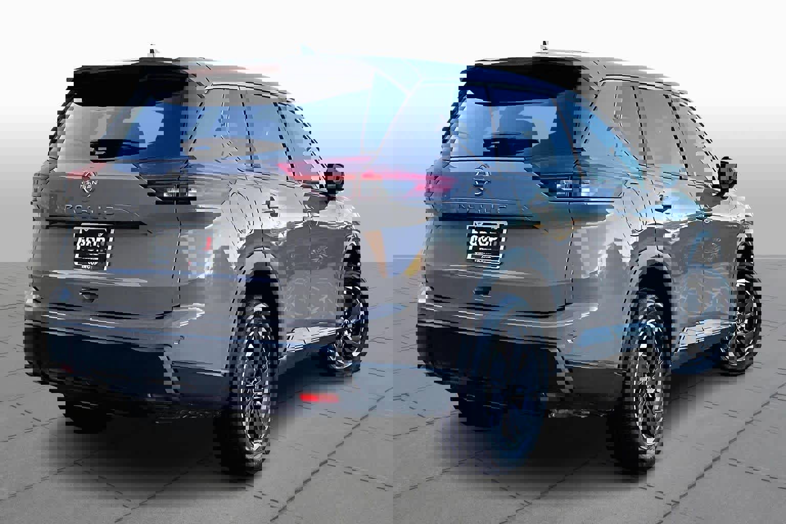 Used 2025 Nissan Rogue SV image 11