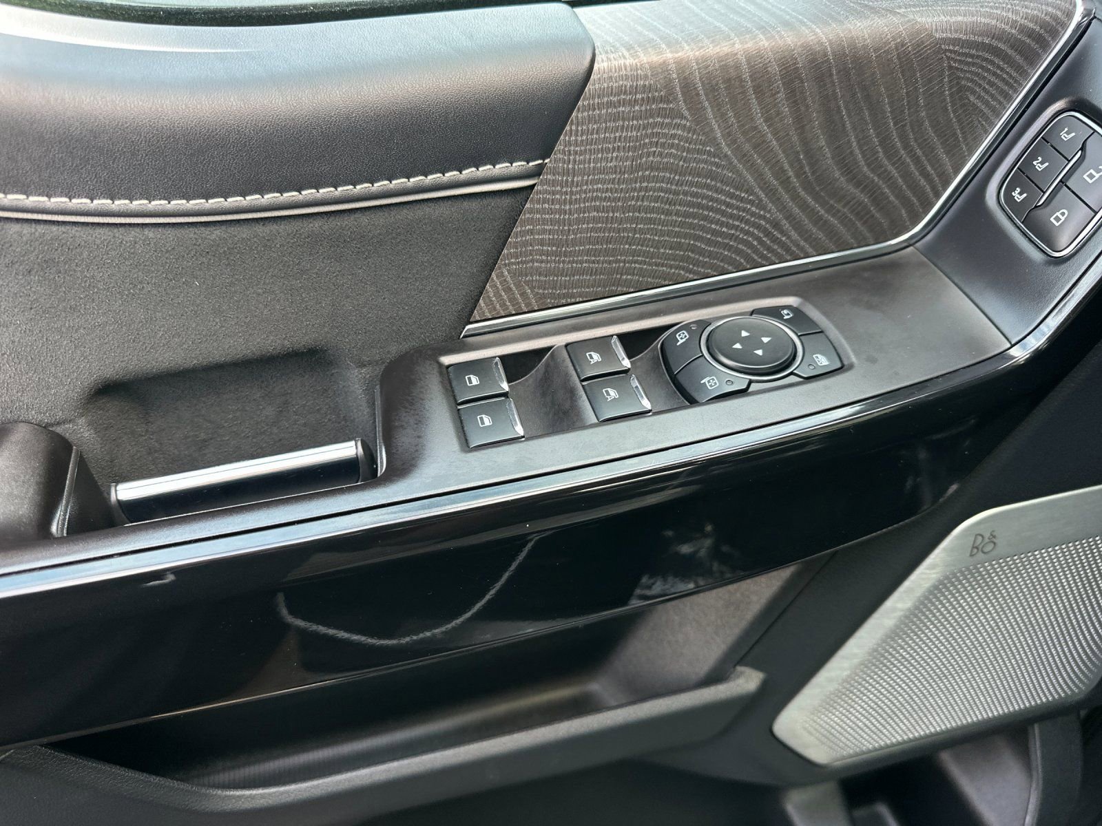 Used 2024 Ford F150 Lightning Platinum AWD/4WD image 12