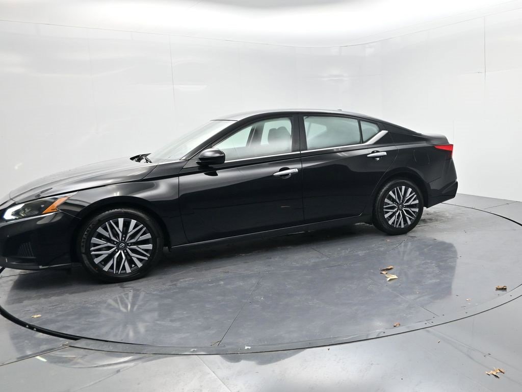 Used 2023 Nissan Altima 2.5 SV image 4