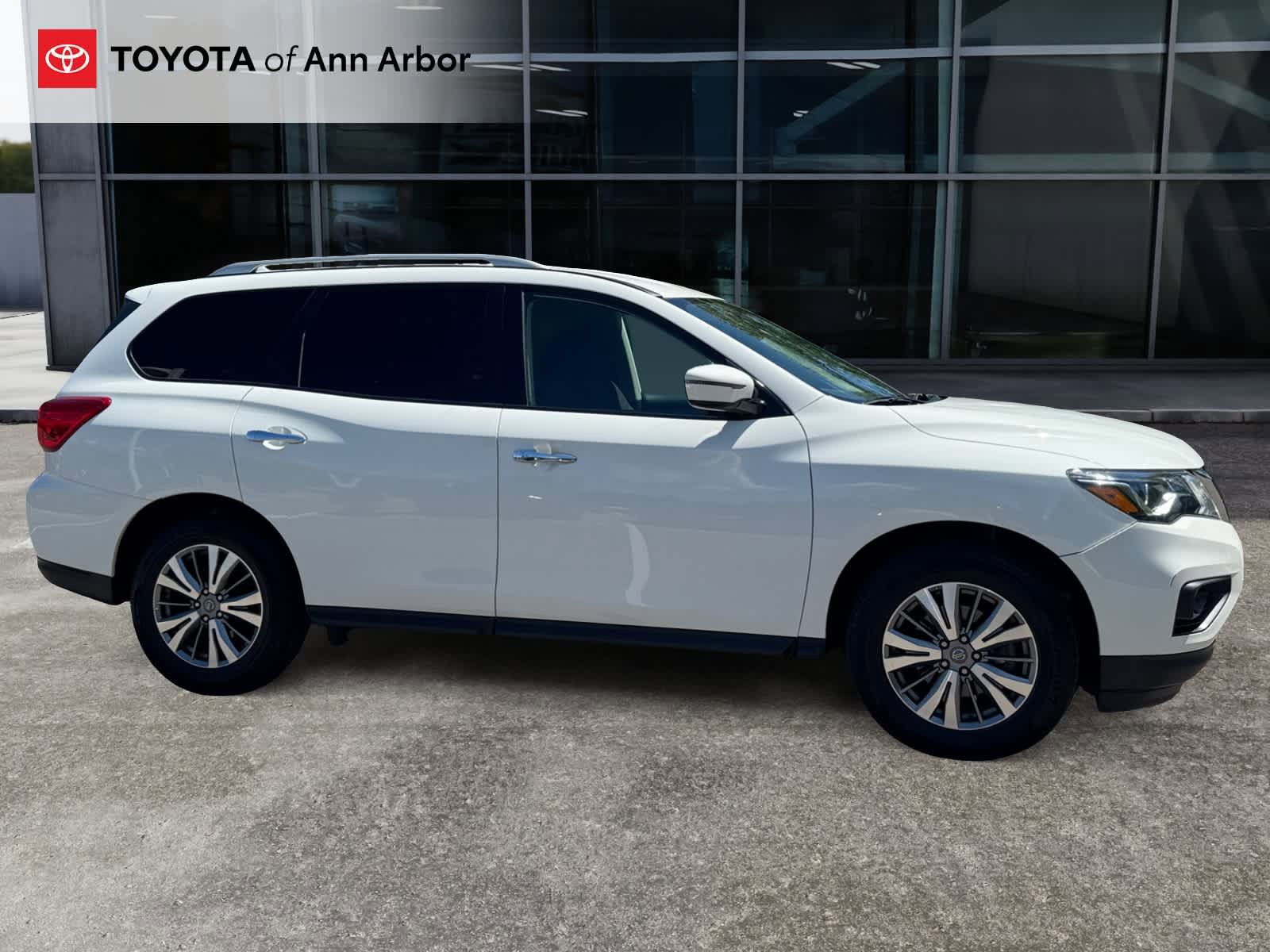 Used 2019 Nissan Pathfinder SV FWD image 11